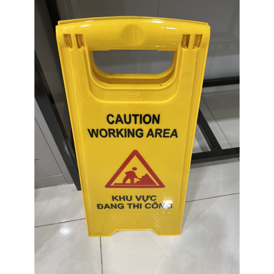 Bảng biển cảnh báo chữ A trơn trượt