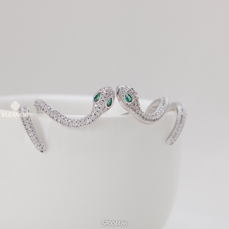 Bông tai nữ gắn vành đính đá Eleanor Accessories hình rắn phụ kiện trang sức cá tính 4486 (1 chiếc)