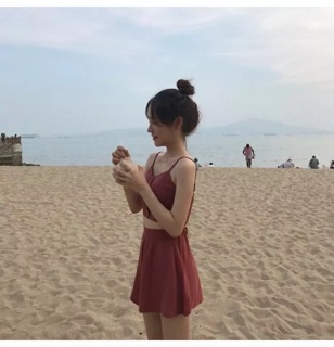 Bộ hai dây khoe eo thon