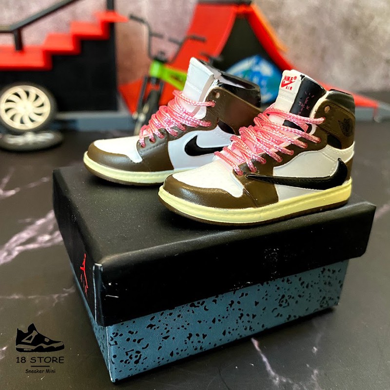 Móc khóa giày Jordan Travis Scots - Mô hình giày Sneaker Mini tỷ lệ 1/6