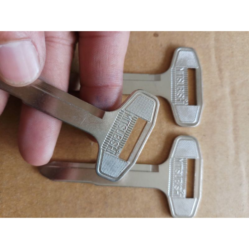 Phôi chìa khoá ô.tô Mitsubishi chuẩn zin ( combo 3 chìa )