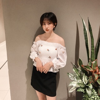 Áo trễ vai thêu hoa