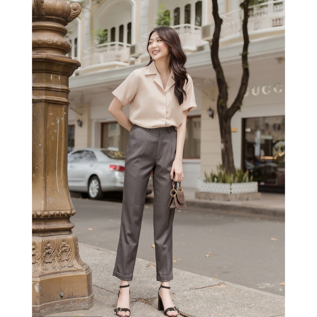 Sơ Mi Tay Ngắn, Áo Sơ Mi Nữ Cổ Vest Màu Nude Da ( Be ) Màu Hot Của Năm, Thời Trang Công Sở Đẹp. | BigBuy360 - bigbuy360.vn