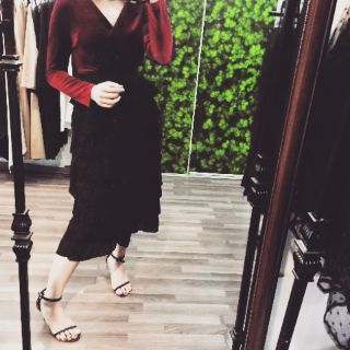 Váy nhung xếp tầng