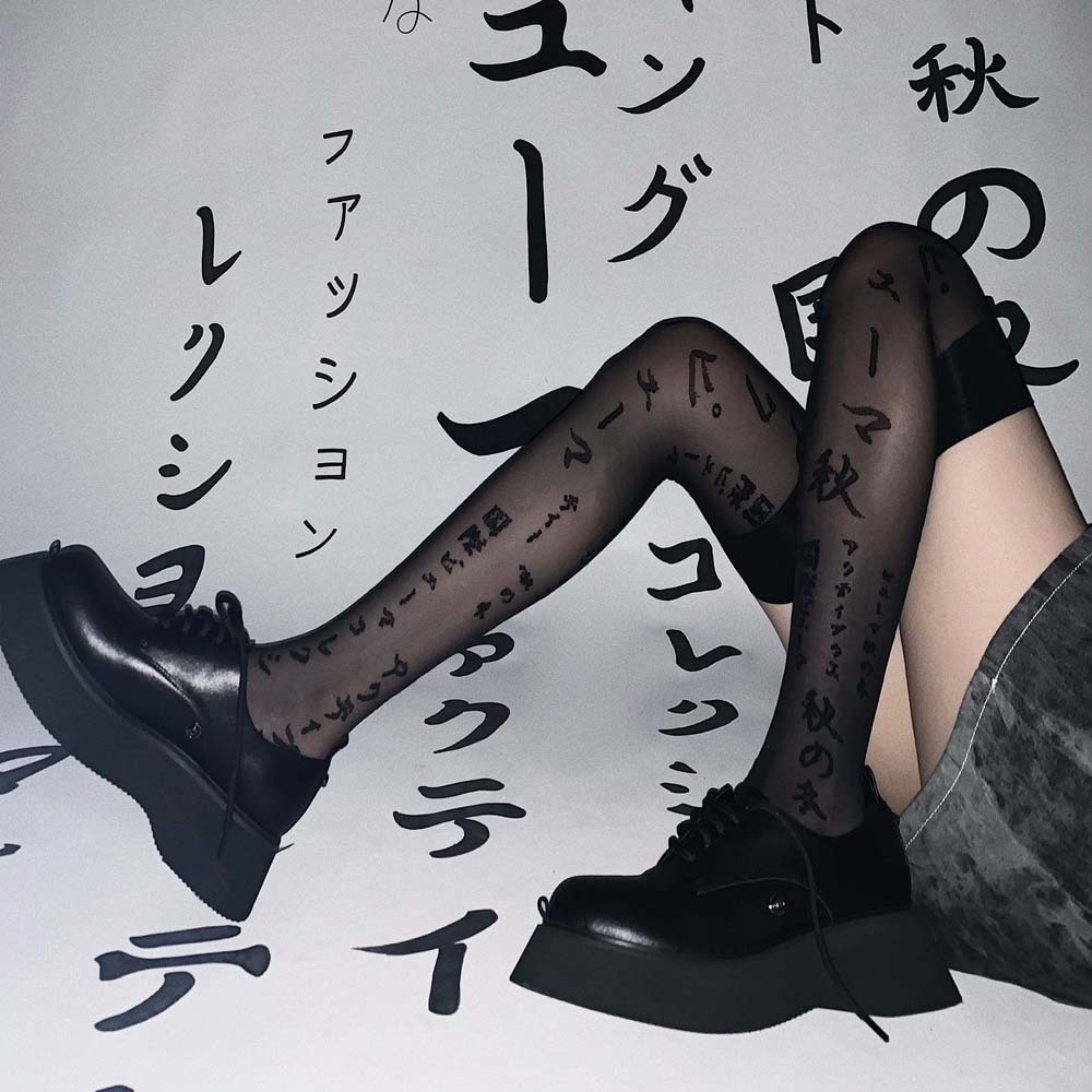 [Hàng mới về] Vớ cổ cao vải lụa nylon co giãn trong suốt thoáng khí in chữ phong cách gothic thời trang cho nữ