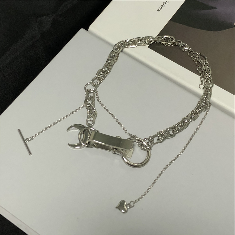 Dây Chuyền Mặt Hình Mặt Trăng Và Trái Tim Kim Loại 22722 Phong Cách Hip Hop