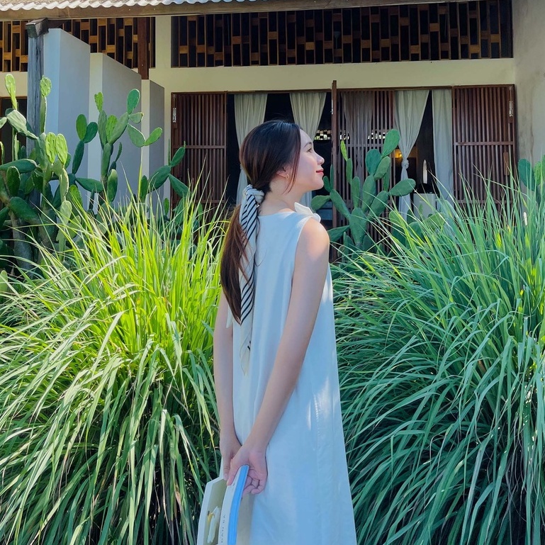 Váy cổ V cột dây Fabric Holic
