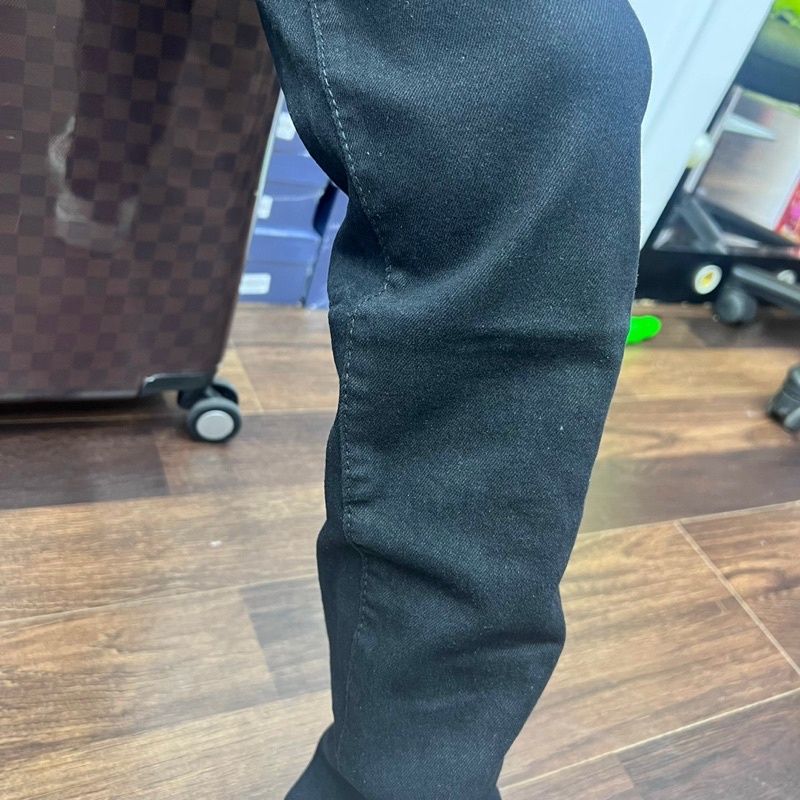 Quần Jean Đen Trơn Đơn Giản Phong Cách