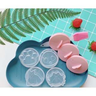 Khuôn hấp trứng,làm bánh cho bé (bộ 4 khuôn nhựa kèm chổi silicon quét dầu