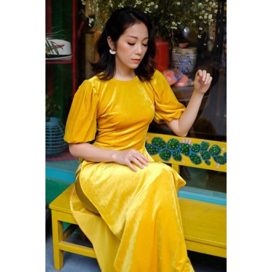Áo dài nhung màu vàng MinhAnh