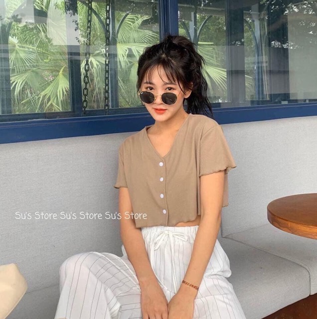 Áo croptop cúc dọc