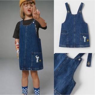 Váy yếm jean bé gái Snoopy sz 3/4y