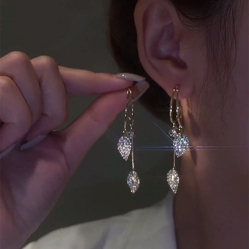 Khuyên Tai Kim Bạc 925 Dáng Dài Mặt Tròn Phối Tua Rua Lá Cây Phong Cách Hàn Quốc Mới Cho Nữ