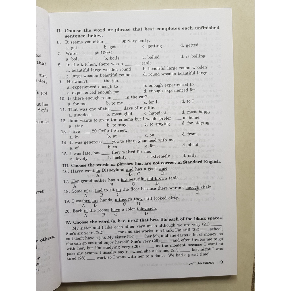 SÁCH - Bài Tập Trắc Nghiệm Tiếng Anh 8  Mai Lan Hương
