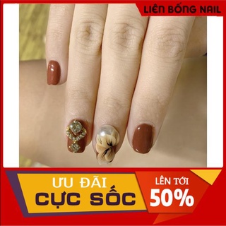 Hoa ôm ngọc móng úp