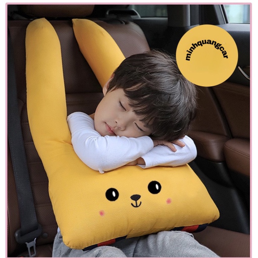Gối ôm ngủ có chỗ luồn dây an toàn qua- dành cho trẻ và người lớn khi đi xe ô tô