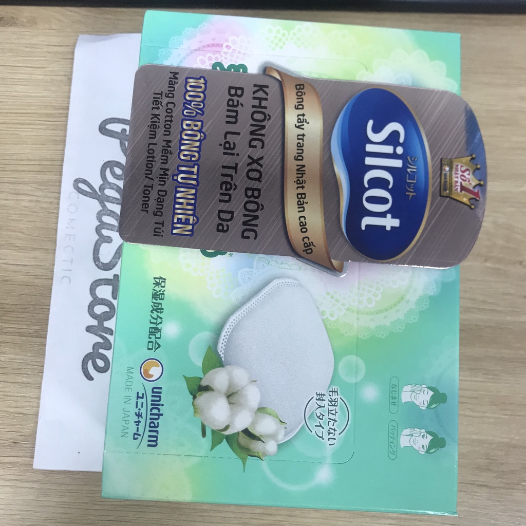 Bông tẩy trang UNICHARM Silcot Premium dạng miếng vuông cotton pad (66 miếng/1 hộp màu xanh lá)