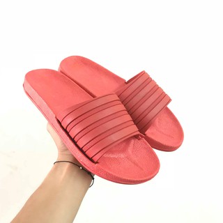Dép nam đế đúc màu đỏ quai ngang.