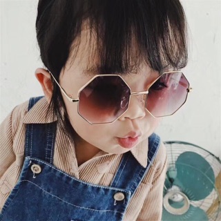 Kính thời trang trẻ em