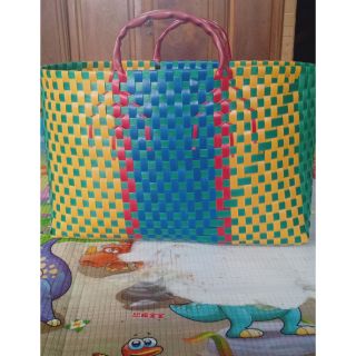 Làn nhựa đan tay, giỏ nhựa thủ công, là đi chợ