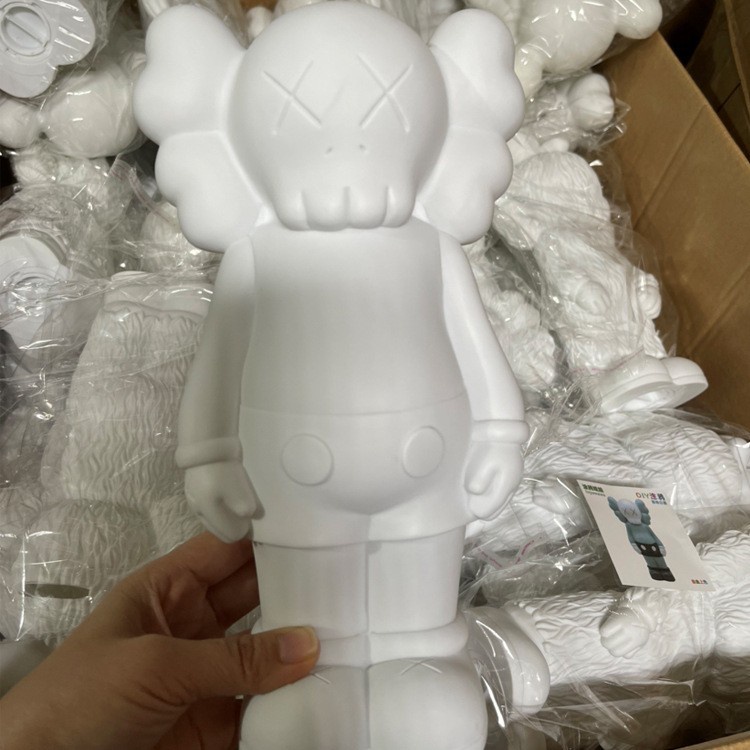 Tượng nhựa Vinyl Kaws - dùng để sáng tạo tô tượng