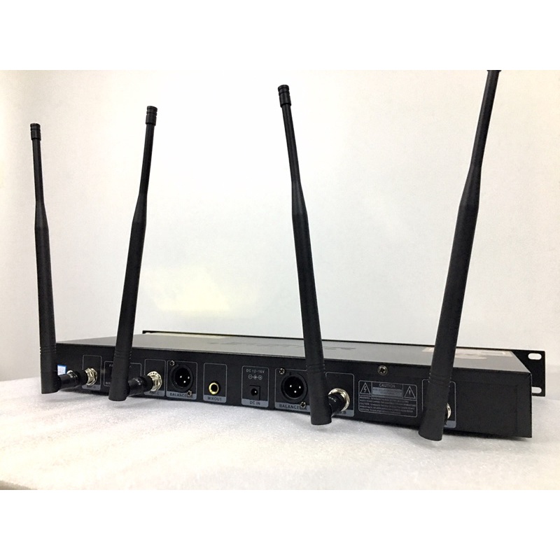 Micro Không Dây UGX 21 Có Tự Ngắt, Dò Sóng Chỉnh Tần Số Hiện Đại. Dòng Karaoke Chuyên nghiệp.