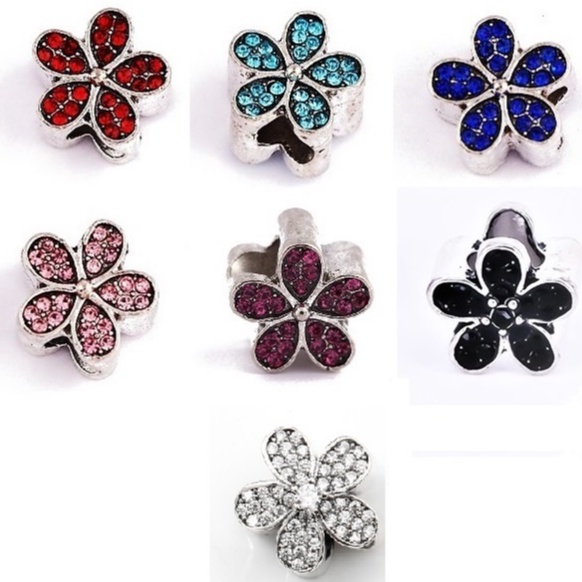 Charm hoa 5 cánh đính đá nhỏ xinh