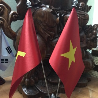 Cờ để bàn đảng Việt