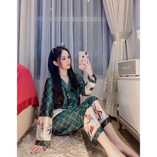 Đồ Bộ Pijama Lụa Tay Dài-Quần Dài Chất Liệu Mango thiết kế sang chảnh in hình chú lính | BigBuy360 - bigbuy360.vn