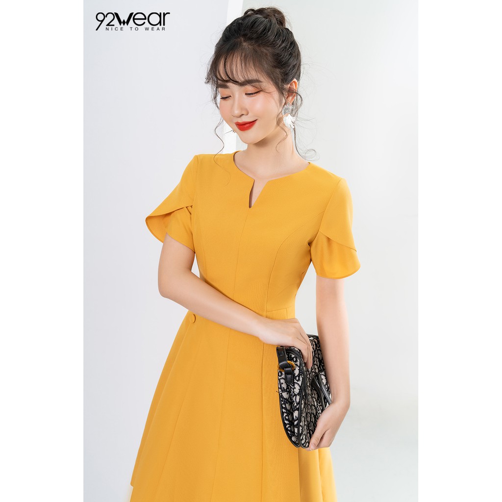 Đầm công sở dáng xòe cổ xẻ chữ V DEW0729 92WEAR | BigBuy360 - bigbuy360.vn