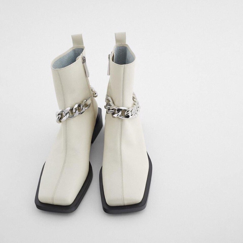 Boots mũi vuông cổ gắn xích