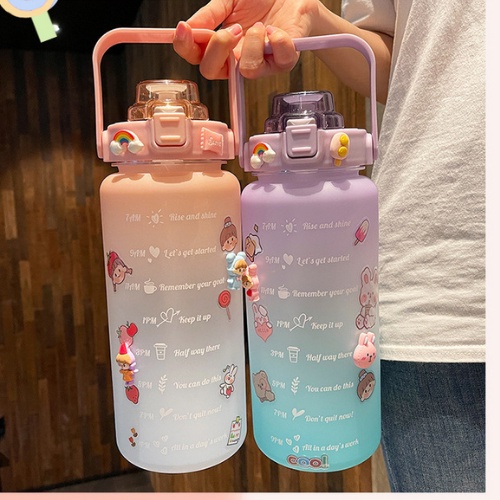 Bình nước 2 lít cute có ống hút có vạch báo giờ uống nước tặng sticker NAVAS