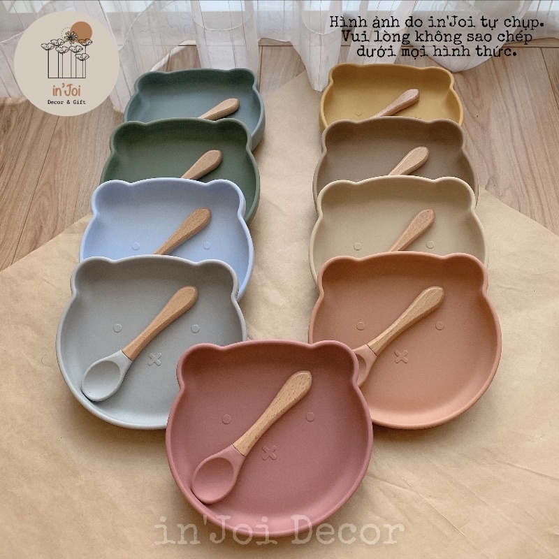 Khay ăn dặm Silicon đế hít hình Gấu kèm thìa cán gỗ chống đổ, trơn, trượt cho bé - in'Joi Decor