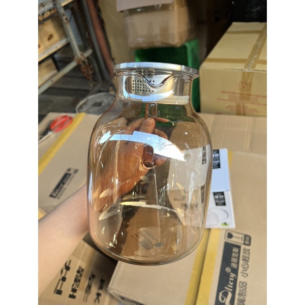 Bình đựng nước 2 lít thủy tinh chịu nhiệt cao trong suốt ánh vàng