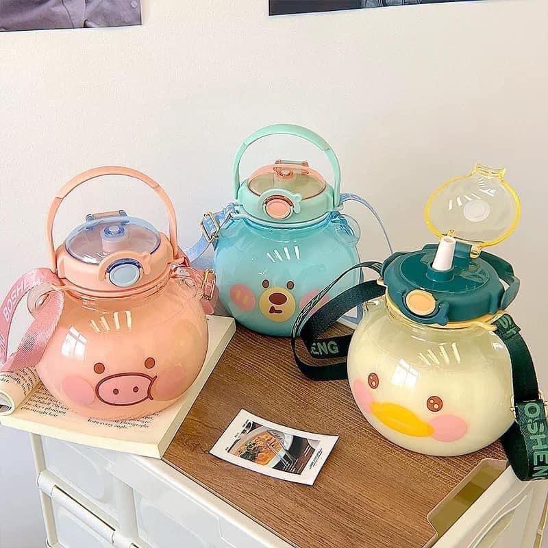 Bình nước hình gấu dễ thương có dây đeo quai sách dung tích lớn 1430 ml
