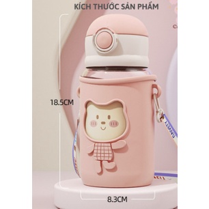 Bình đựng nước cho bé, bình nước uống học sinh dung tích 620ml có quai đeo nắp bật ống hút mềm mại  - Tặng kèm sticker