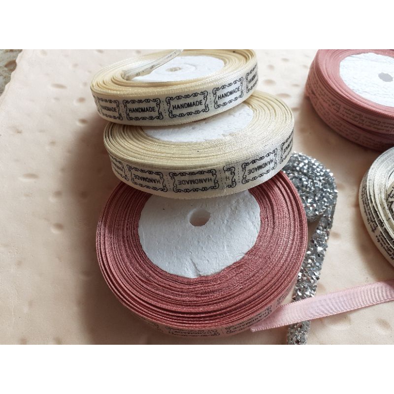 Ruy băng trang trí