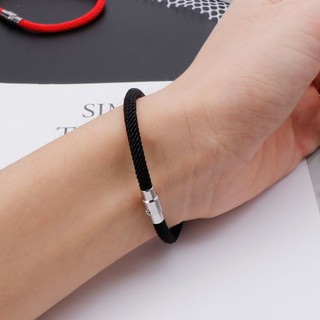 Vòng đeo tay kiểu dây bện màu đỏ có khóa nam châm