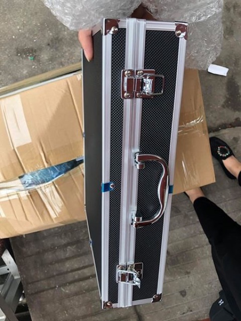 Tủ nhựa đựng 4 tay mic