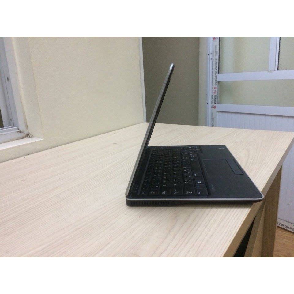 Laptop cũ Dell Latitude E7240 Core i5, ram 4gb, ổ cứng ssd 128gb msata