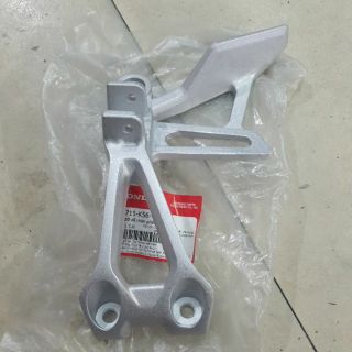 Gác chân bên phải winner