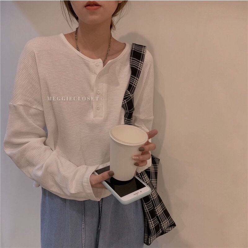 [ IG: meggiecloset ] Áo thun gân cổ nút HAK