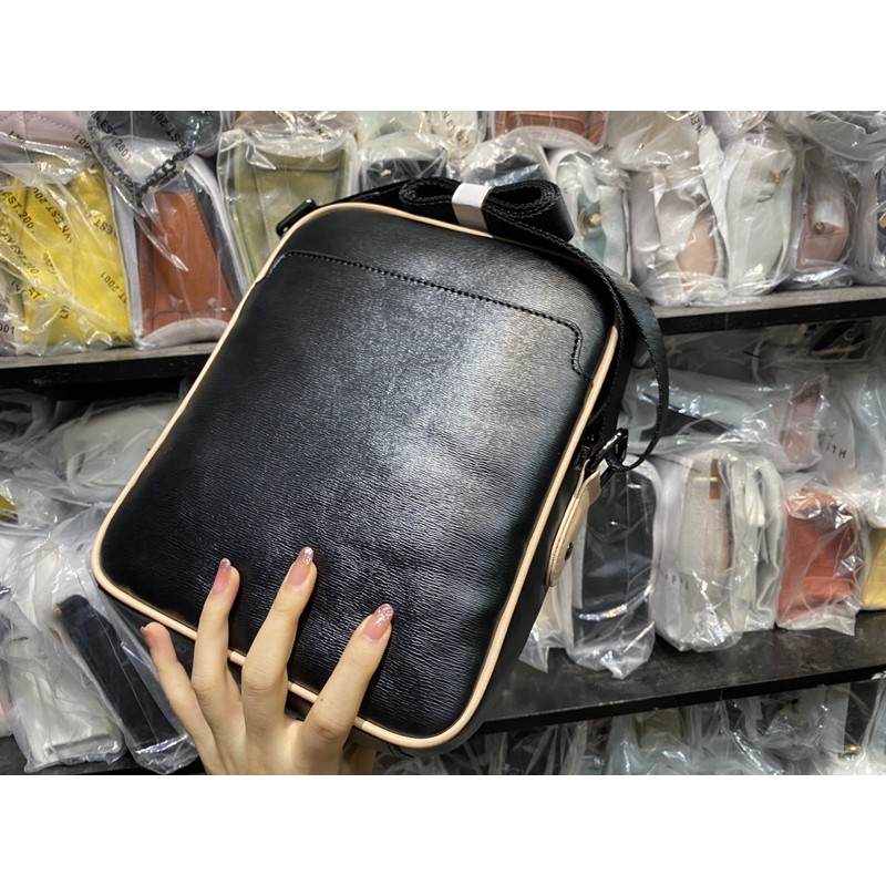 Túi Pedro đeo chéo Nam Embossed Leather Sling Bag