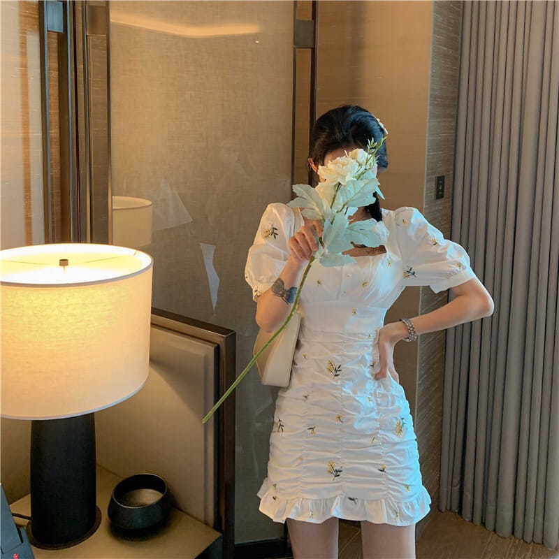 Đầm Hoa Cổ Vuông Tay Phồng Dáng Ôm Kiểu Retro Pháp Dễ Thương | BigBuy360 - bigbuy360.vn