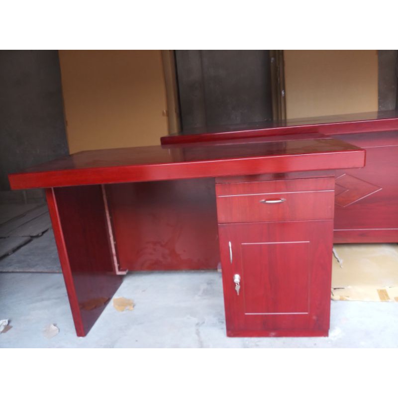 Bàn giám đốc có hộc. Kích thước 70.1m4