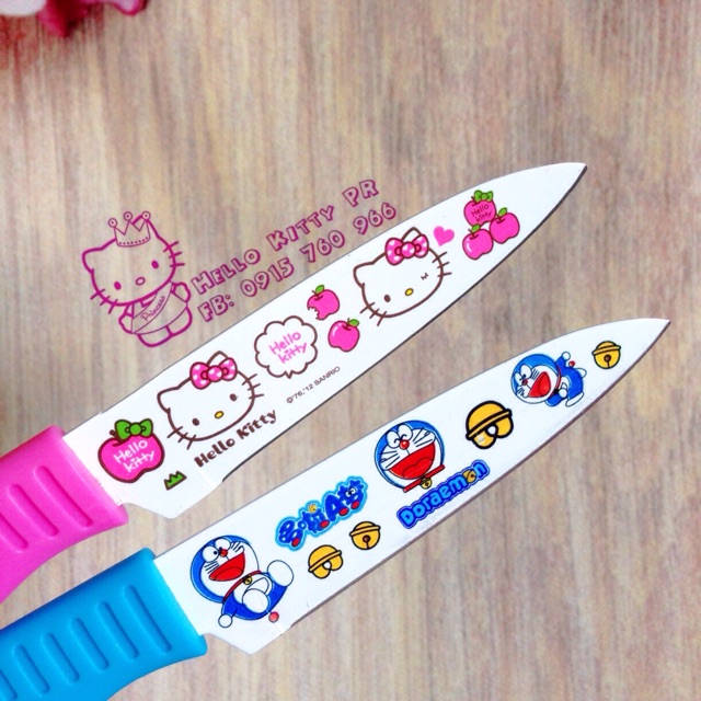 Dao có nắp bảo vệ Hello Kitty và Doraemon