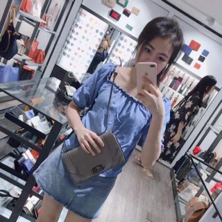 Túi xách Charles Keith size M , màu xám chì