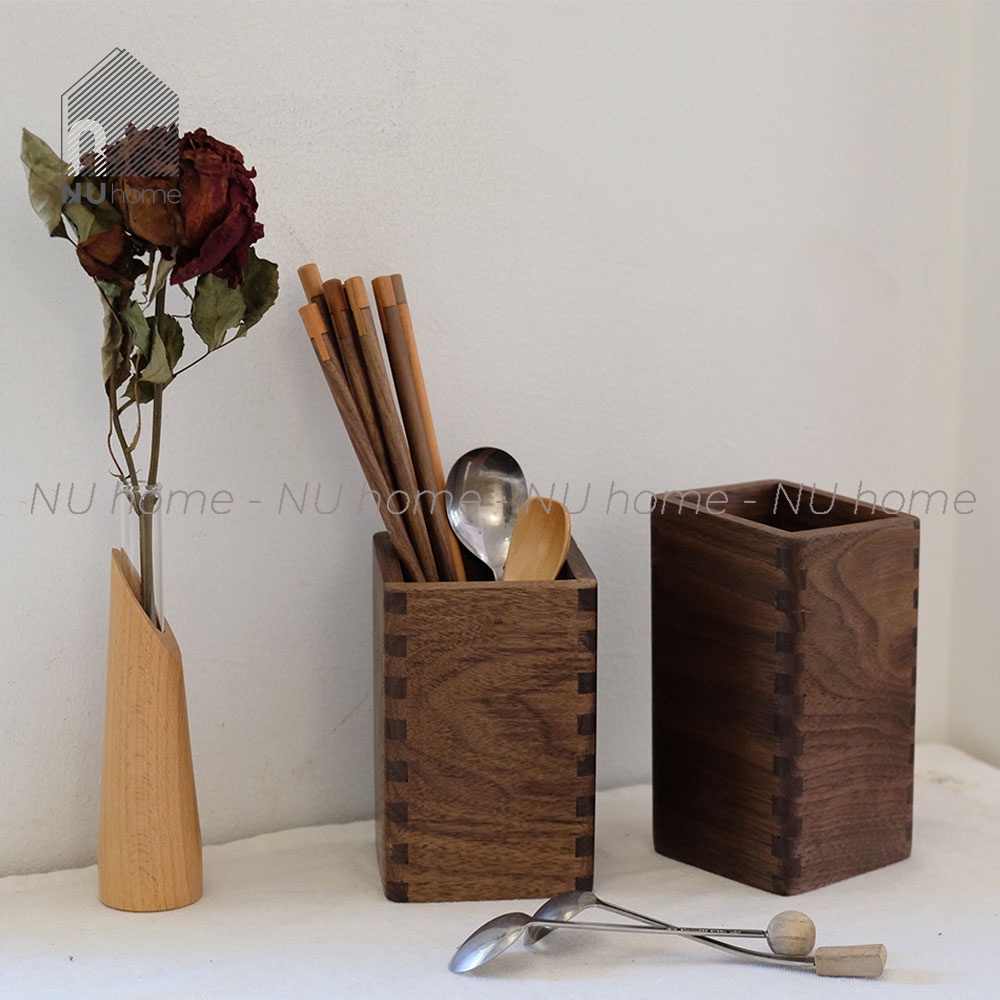 nuhome.vn | Ống đựng đũa muỗng - Hioki, được thiết kế đơn giản mộc mạc bằng chất liệu gỗ cao cấp theo phong cách Nhật