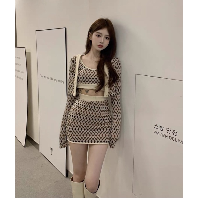 Set áo croptop + chân váy len Ulzzang