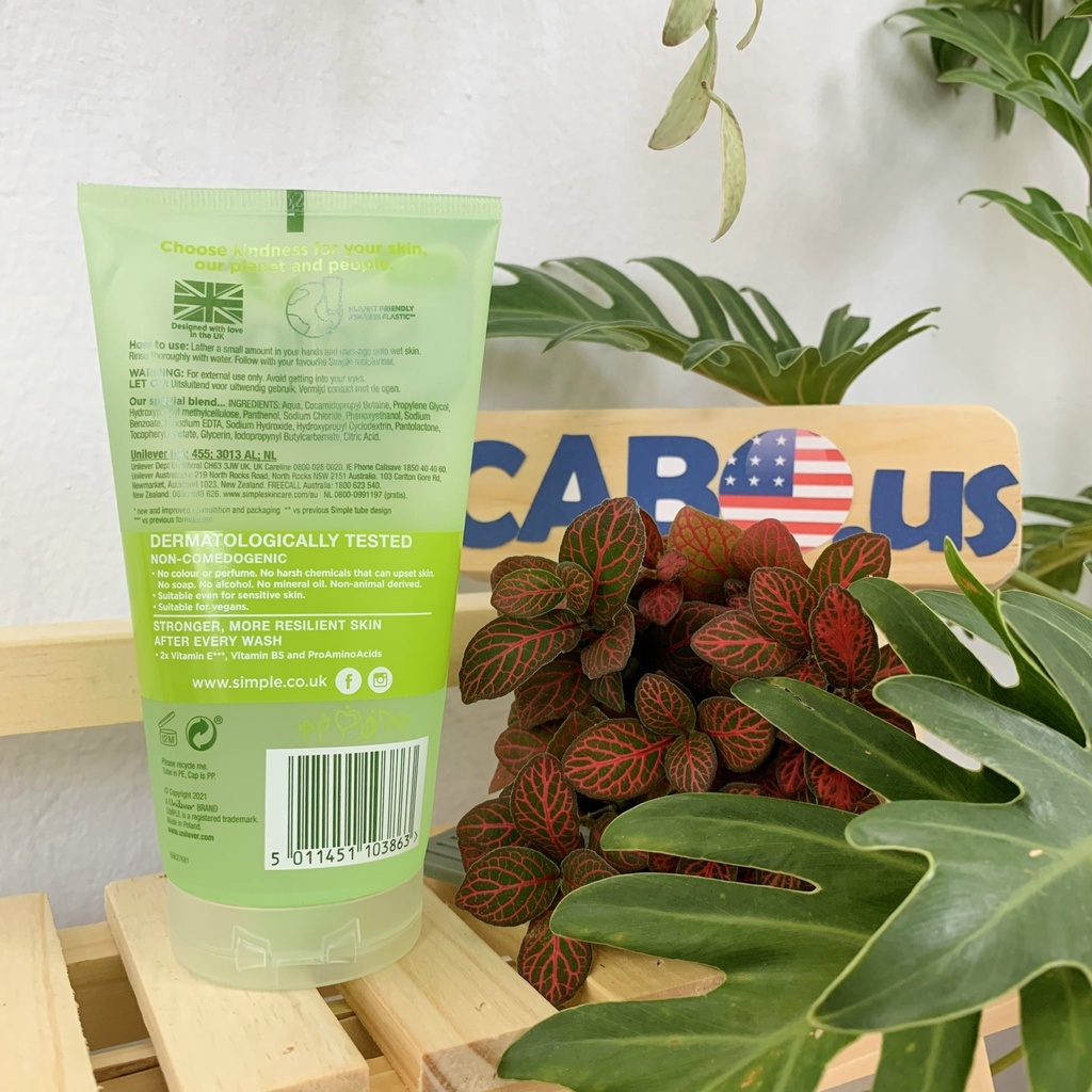 Sữa Rửa Mặt Simple Refreshing Facial Wash Gel CABOUS125 Dạng Gel Làm Sạch Sâu, Dịu Nhẹ Cấp Ẩm Cho Da Nhạy Cảm 150ml